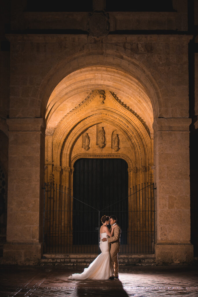 Sesion de novios de Lyonela y Carlos en la Zona Colonial de Santo Domingo en la República Dominicana