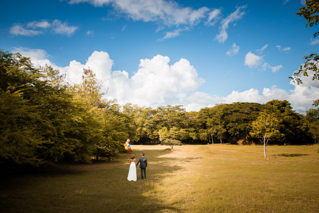 Sesion de novios de Nairoby y Bryant en los Humedales del Ozama de Santo Domingo Este en la República Dominicana