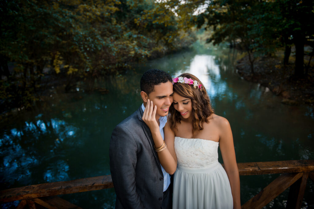 Sesion de novios de Nairoby y Bryant en los Humedales del Ozama de Santo Domingo Este en la República Dominicana