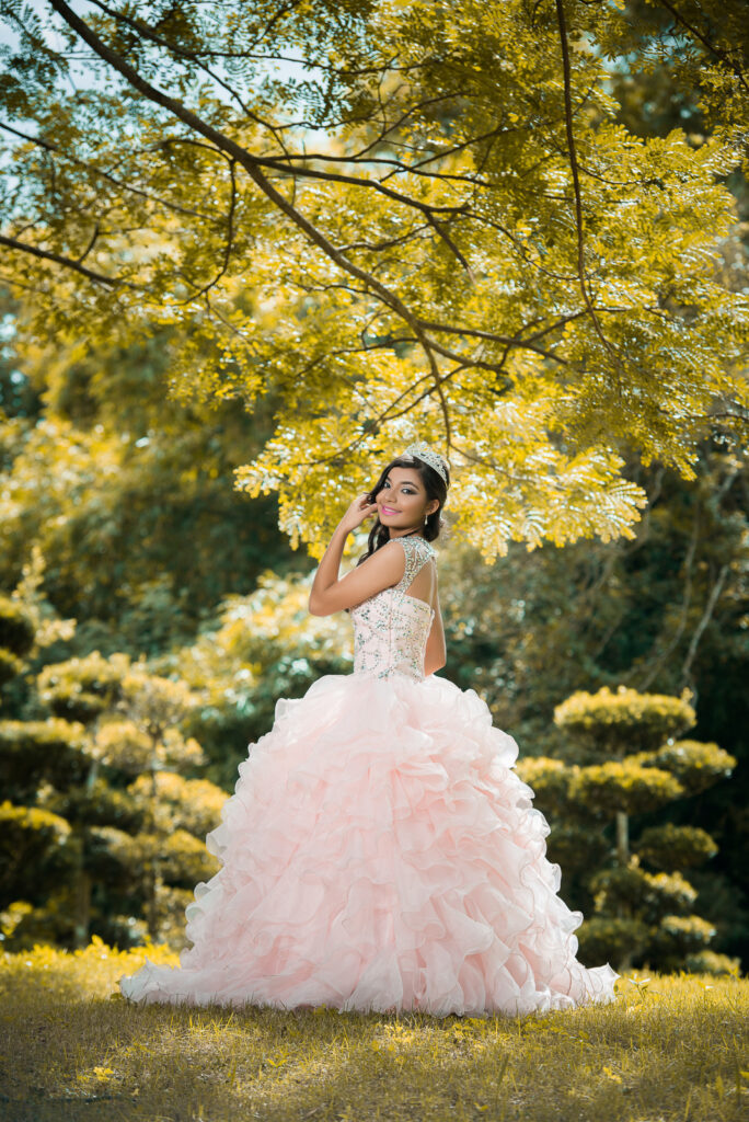 Sesión de fotos de Quinceañera en sus 15 años en el Jardín Botánico de Santo Domingo, República Dominicana