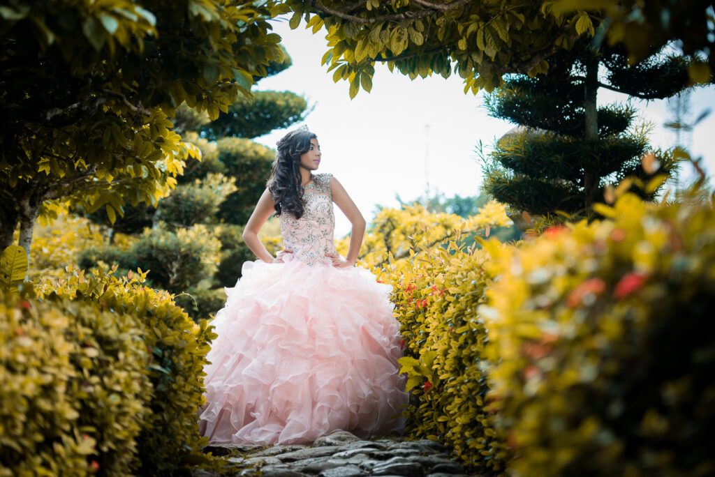 Sesión de fotos de Quinceañera en sus 15 años en el Jardín Botánico de Santo Domingo, República Dominicana