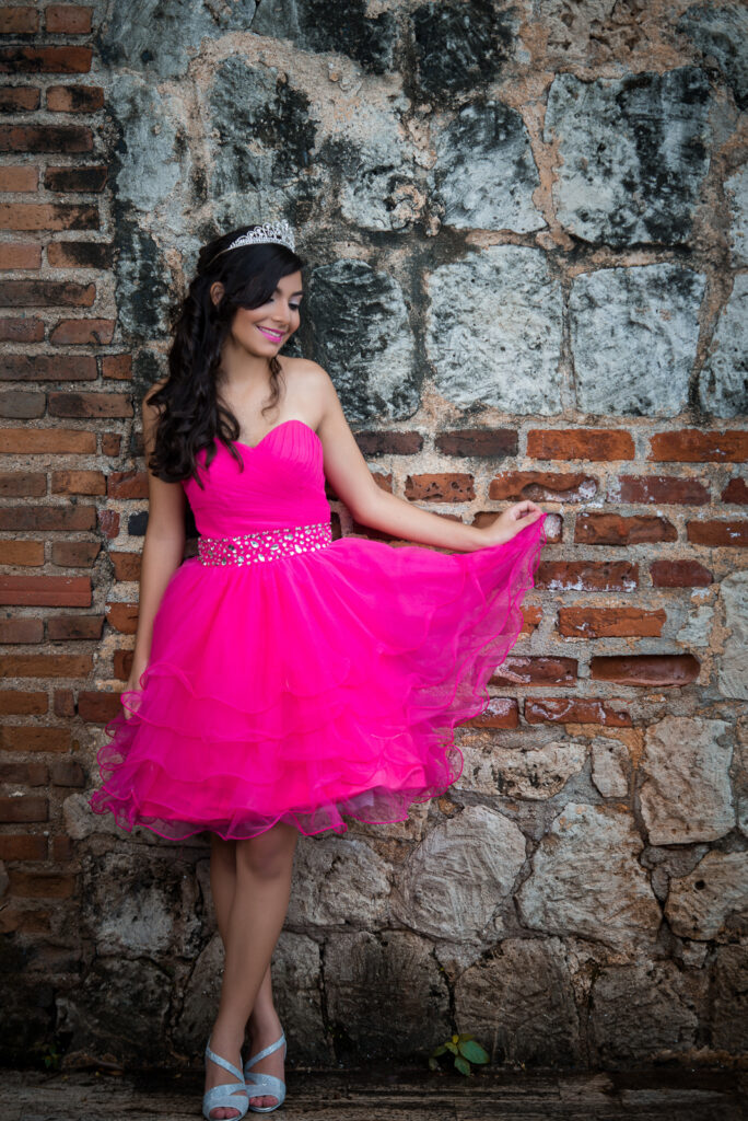 Sesión de fotos de Quinceañera en sus 15 años en Zona Colonial de Santo Domingo, República Dominicana