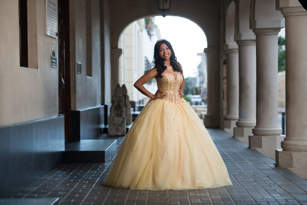 Sesión de fotos de la Quinceañera Deysi en sus 15 años en Zona Colonial de Santo Domingo, República Dominicana