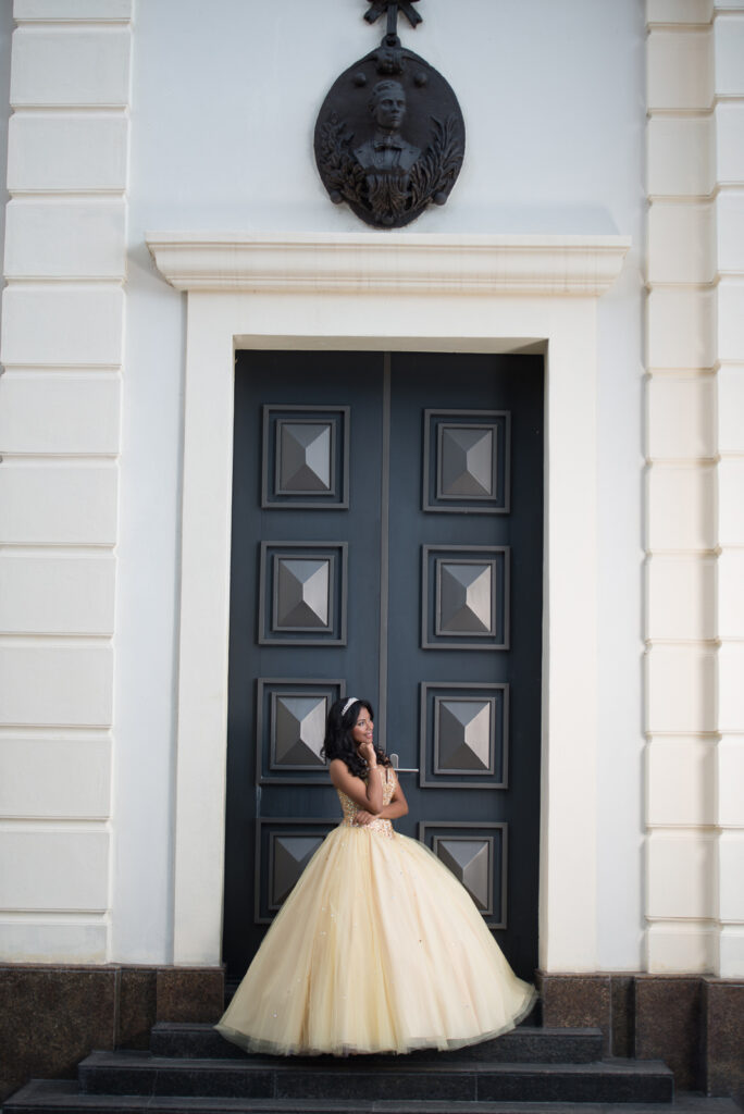 Sesión de fotos de la Quinceañera Deysi en sus 15 años en Zona Colonial de Santo Domingo, República Dominicana