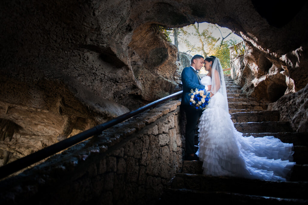 Sesion de novios o pre boda de Gaby y Juan en el Parque Los 3 Ojos en Santo Domingo, República Dominicana