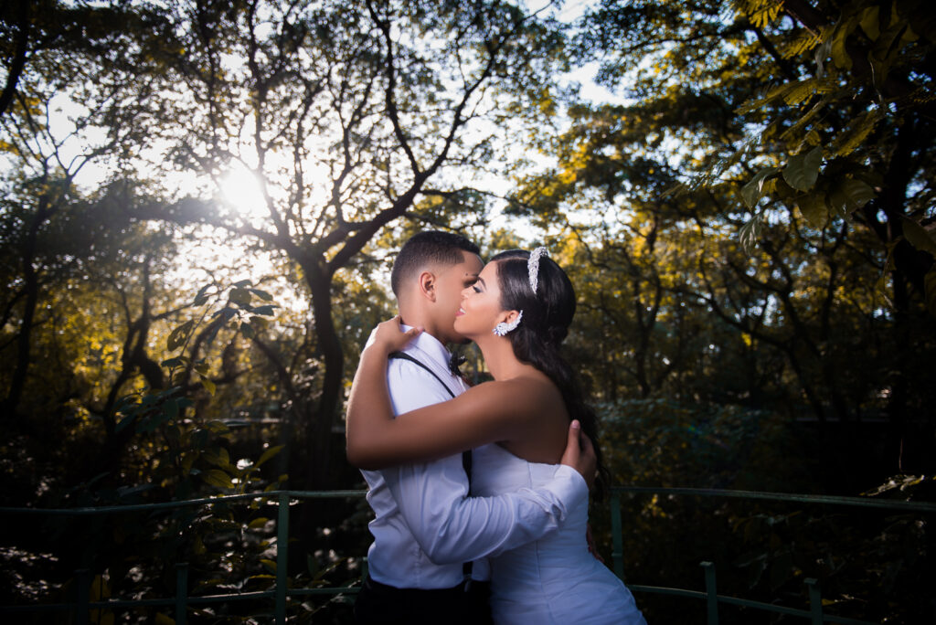 Sesion de novios o pre boda de Gaby y Juan en el Parque Los 3 Ojos en Santo Domingo, República Dominicana