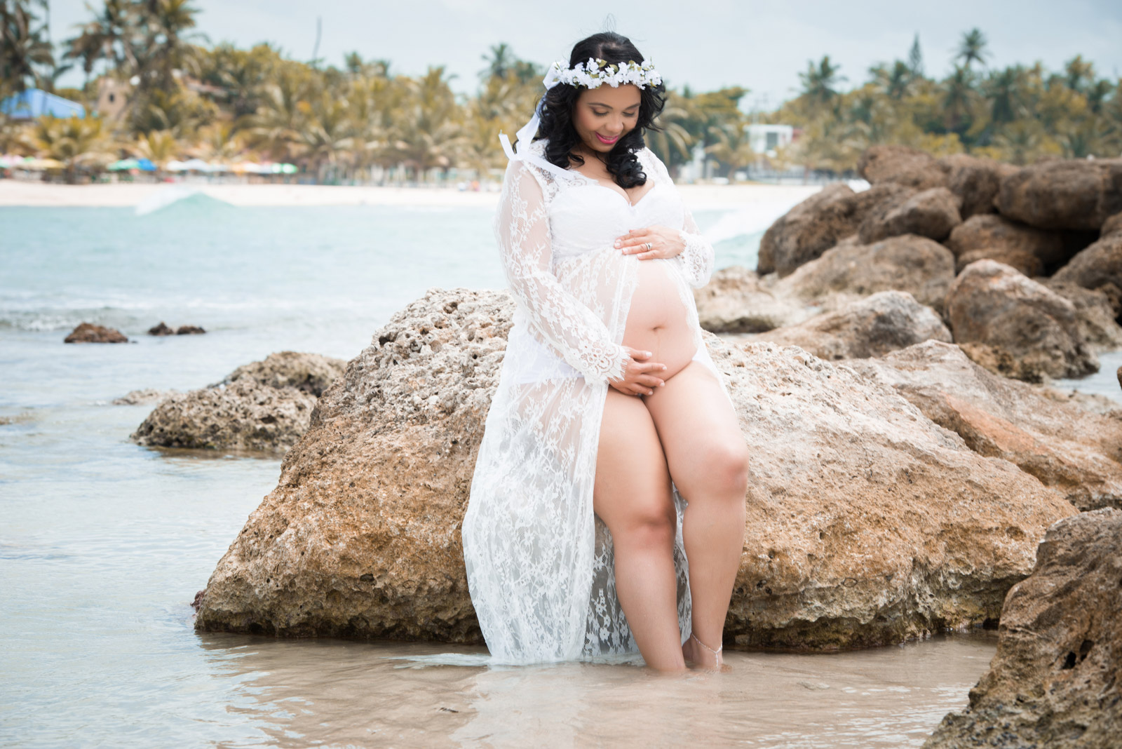 Sesion de fotos del embarazo de Yandra en la playa de Juan Dolio por el fotografo dominicano en la Republica Dominicana