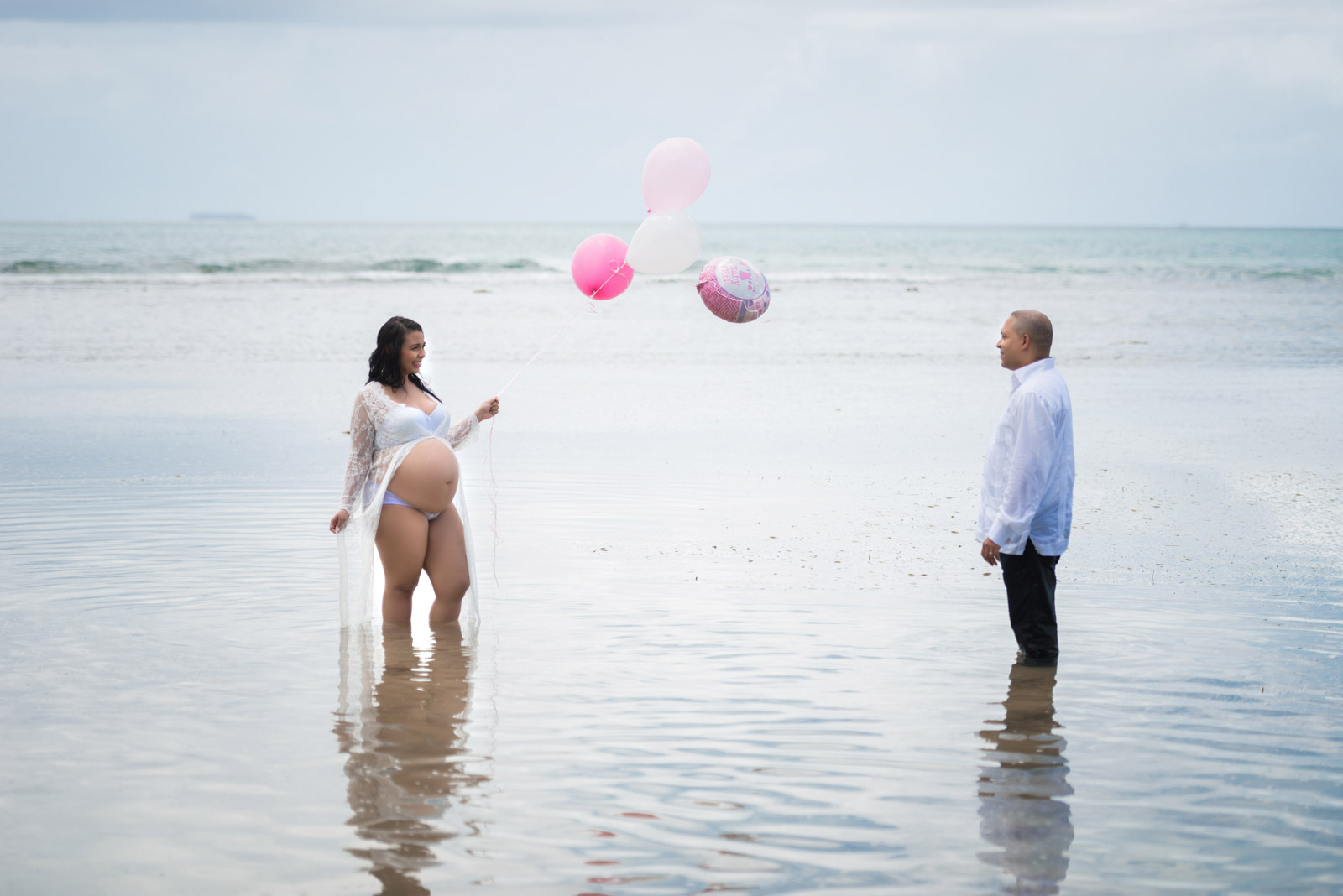 Sesion de fotos del embarazo de Yandra en la playa de Juan Dolio por el fotografo dominicano en la Republica Dominicana