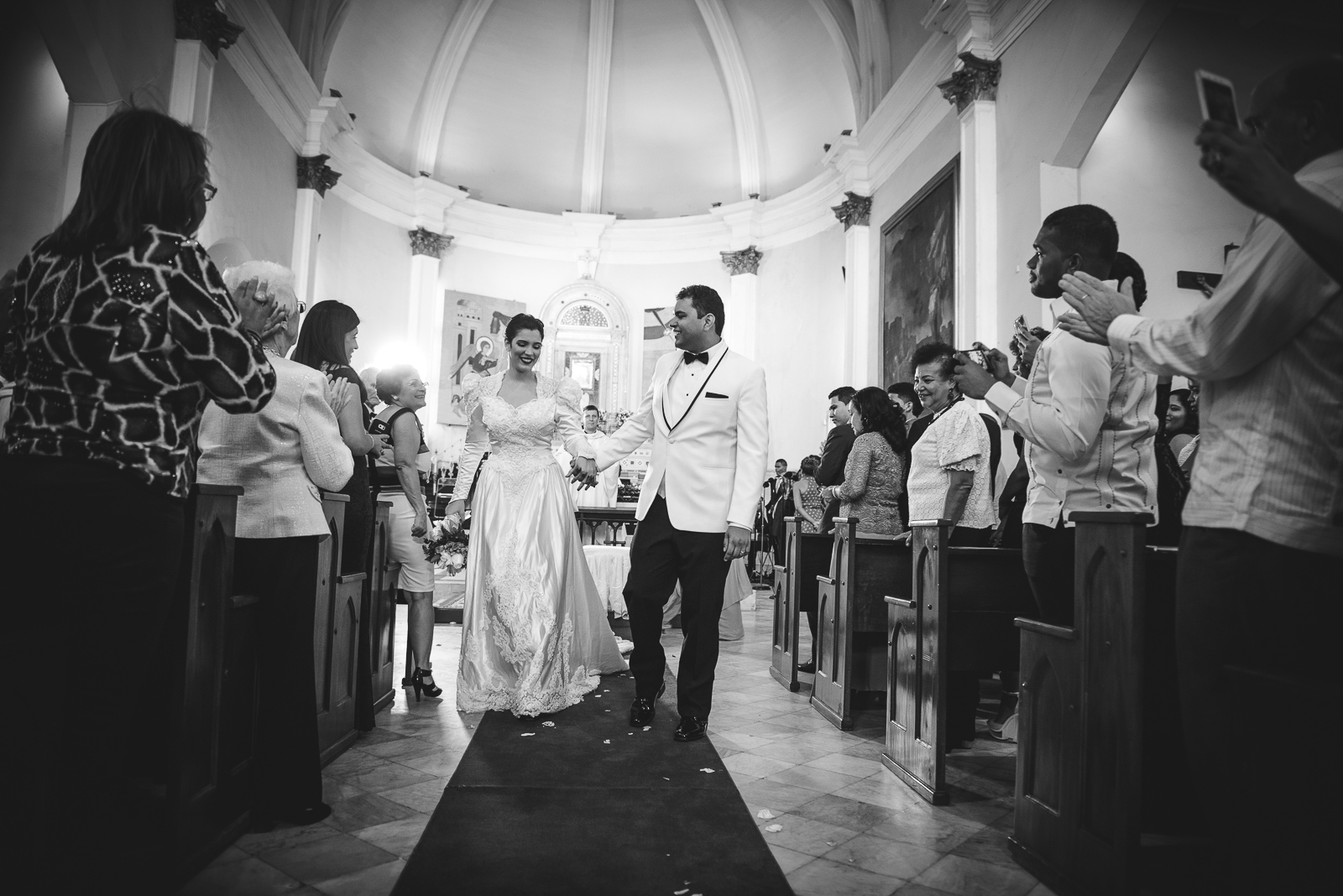 Ceremonia y recepcion de la boda de Lyonella y Carlos en la iglesia nuestra señora de la altagracia en Santo Domingo, República Dominicana