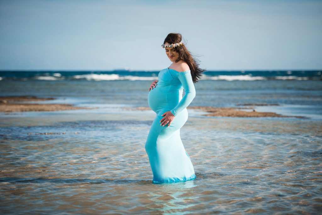 Sesion de fotos de embarazadas en la playa de Juan Dolio, San Pedro de Macoris, Republica Dominicana por el fotografo dominicano