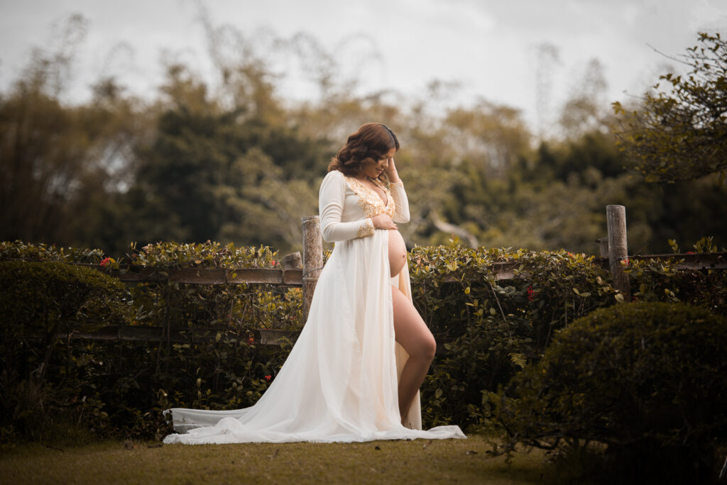 Sesion de fotos de embarazadas en el Jardín Botánico de Santo Domingo, Republica Dominicana por el fotógrafo dominicano