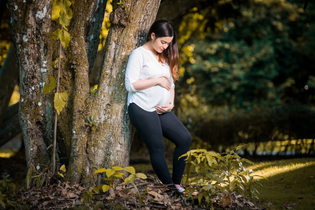 Sesion de fotos de revelacion de sexo del bebe durante el embarazo en el Jardín Botánico de Santo Domingo, Republica Dominicana por el fotografo dominicano