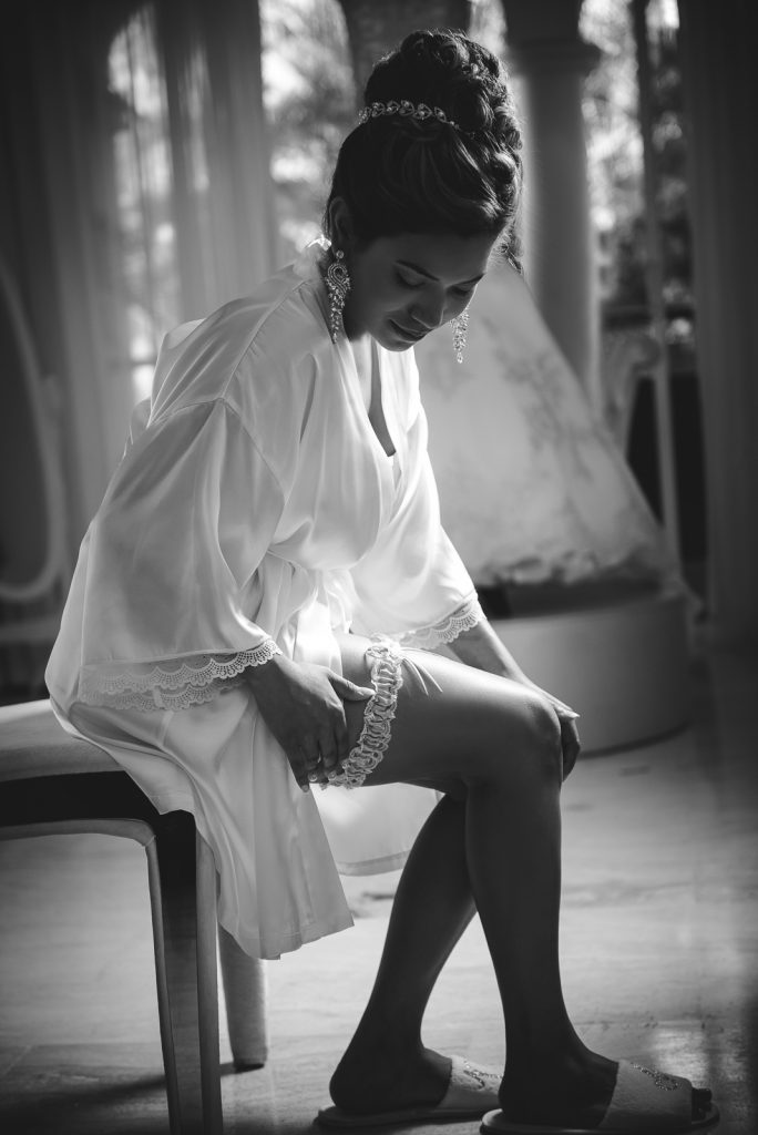 Fotos de getting ready o vistiendose para bodas en Republica Dominicana por el fotografo dominicano Greg Dotel Photography