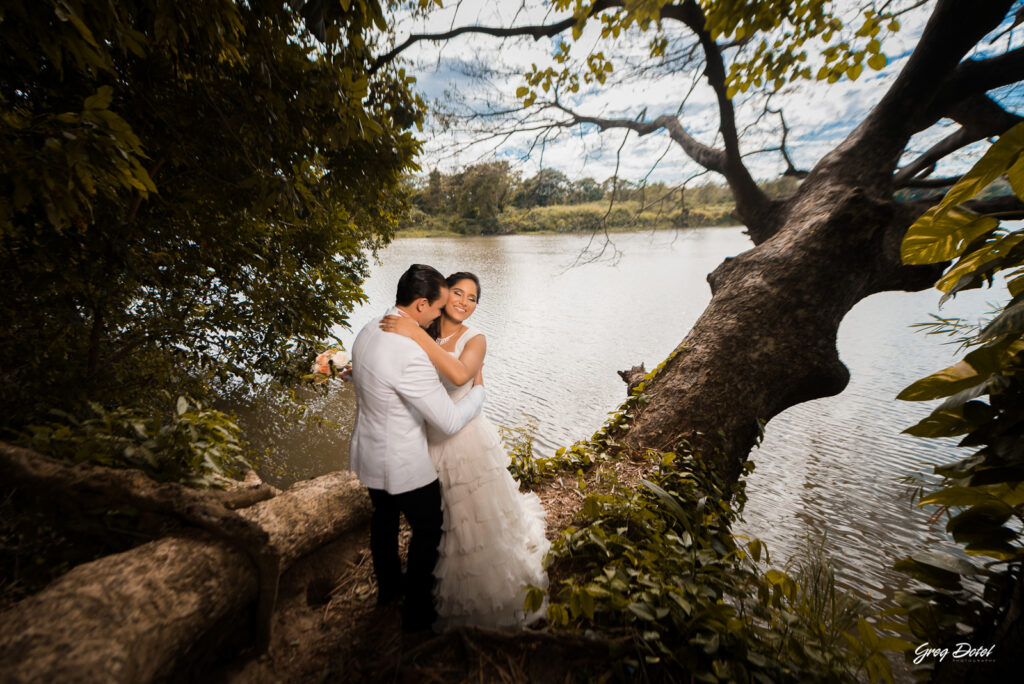 Sesión de fotos de pre boda o novios en Las Ruinas de Engombe, República Dominicana por el fotografo dominicano Greg Dotel Photography.