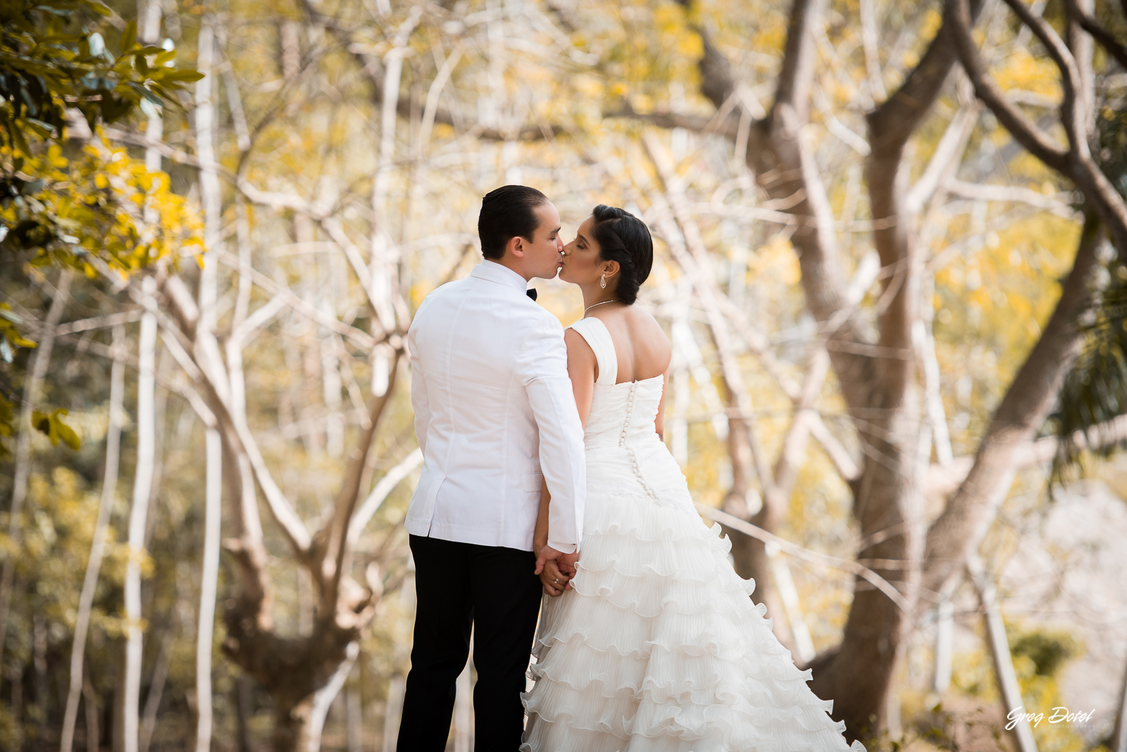 Sesión de fotos de pre boda o novios en Las Ruinas de Engombe, República Dominicana por el fotografo dominicano Greg Dotel Photography.