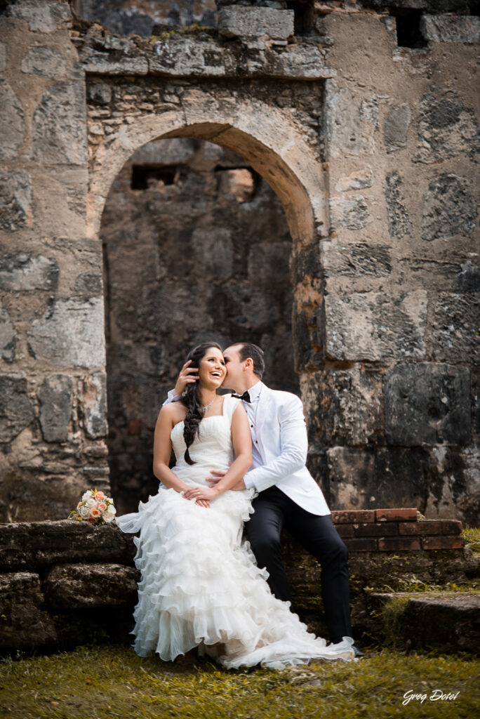 Sesión de fotos de pre boda o novios en Las Ruinas de Engombe, República Dominicana por el fotografo dominicano Greg Dotel Photography.