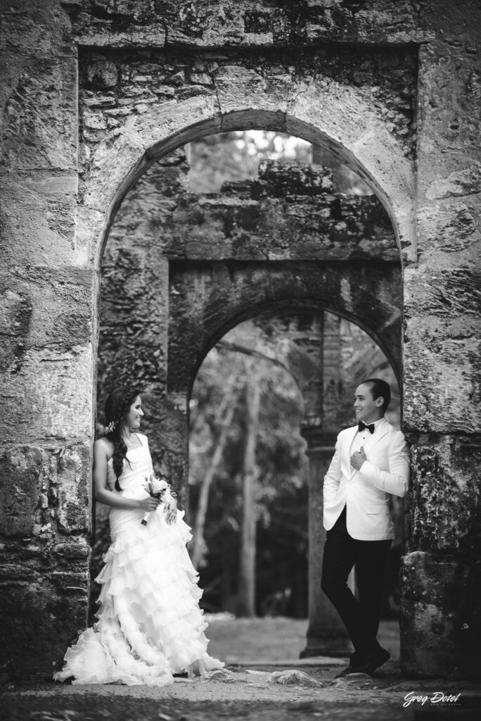 Sesión de fotos de pre boda o novios en Las Ruinas de Engombe, República Dominicana por el fotografo dominicano Greg Dotel Photography.