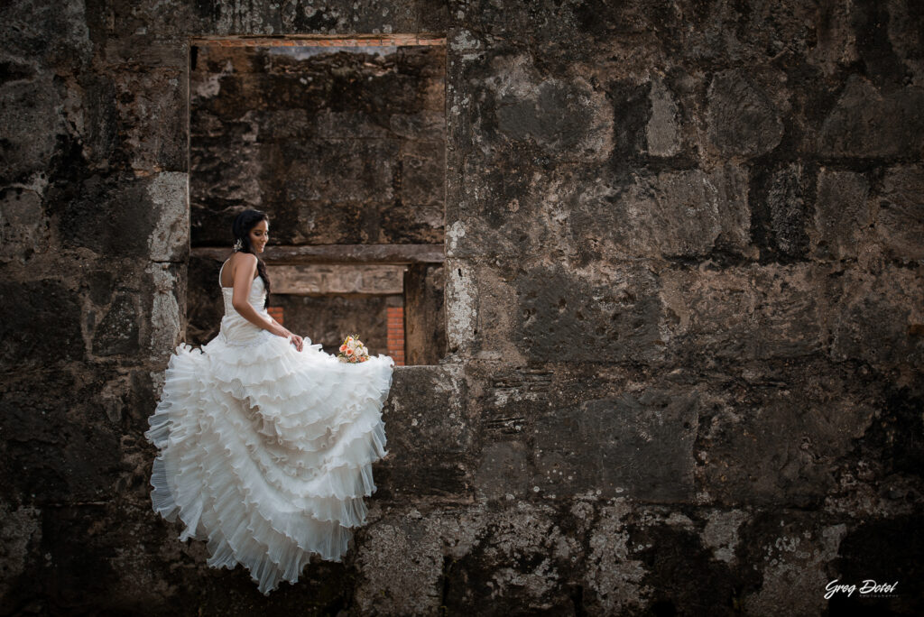 Sesión de fotos de pre boda o novios en Las Ruinas de Engombe, República Dominicana por el fotografo dominicano Greg Dotel Photography.