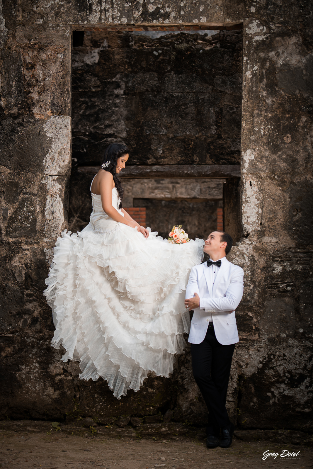 Sesión de fotos de pre boda o novios en Las Ruinas de Engombe, República Dominicana por el fotografo dominicano Greg Dotel Photography.