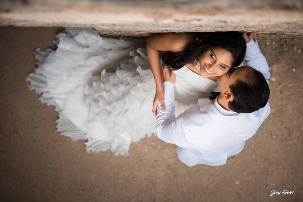 Sesión de fotos de pre boda o novios en Las Ruinas de Engombe, República Dominicana por el fotografo dominicano Greg Dotel Photography.