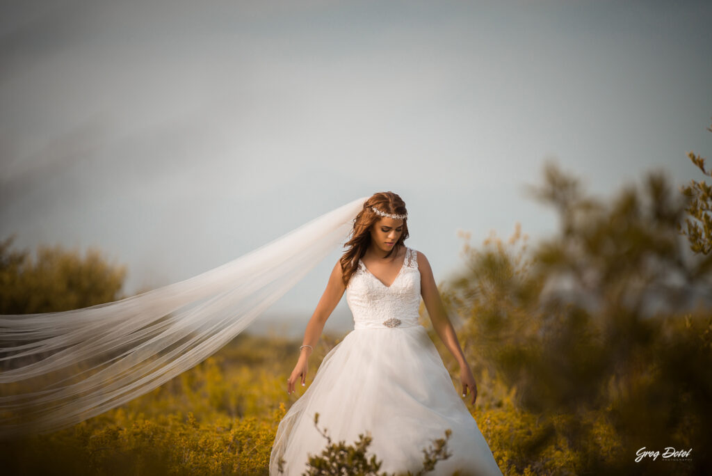 Sesión de fotos de novios o pre boda en las Dunas de Bani, República Dominicana por el fotografo dominicano Greg Dotel Photography. Fotos de novios en las minas de sal de Bani.