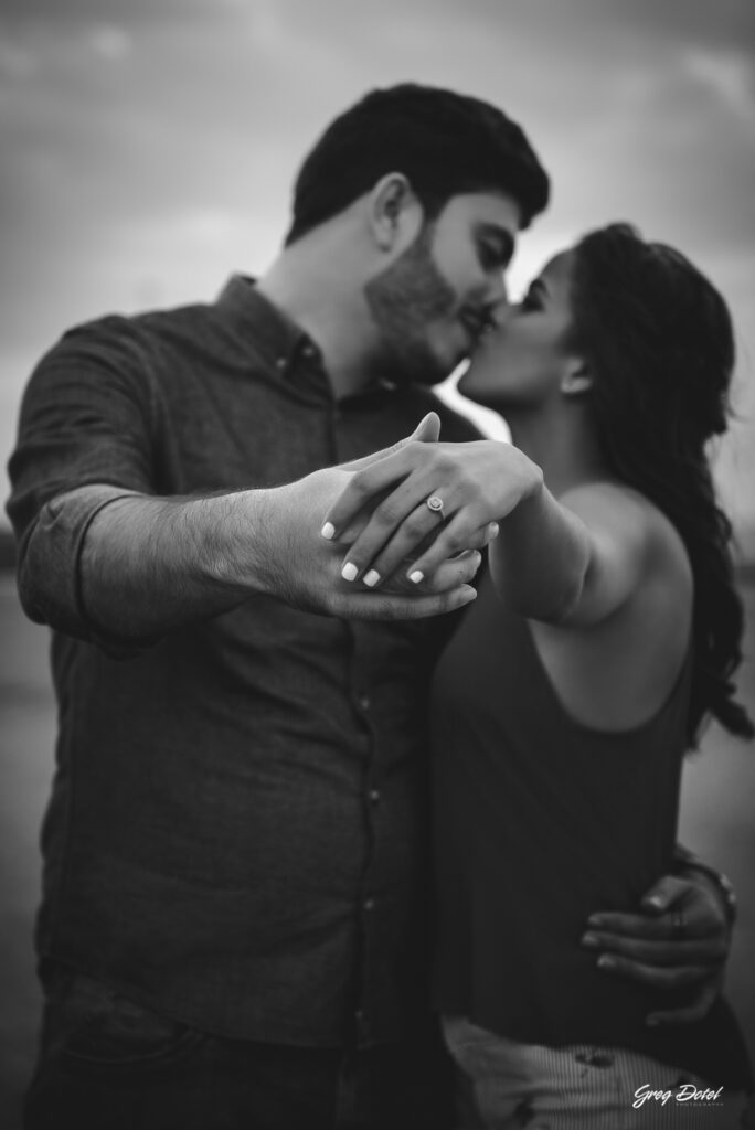 Sesión de fotos de novios o pre boda en las Dunas de Bani, República Dominicana por el fotografo dominicano Greg Dotel Photography. Fotos de novios en las minas de sal de Bani.