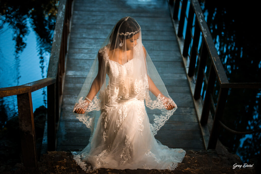 Sesión de fotos pre boda o novios en el Parque los 3 Ojos de Santo Domingo, República Dominicana por el fotografo dominicano Greg Dotel Photography. Una sesión de novios diferentes.