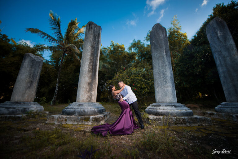 Pre boda o Sesión de fotos de novios en Altos de Chavón, La Romana, República Dominicana por el fotografo dominicano Greg Dotel Photography. Tomada en el anfiteatro.