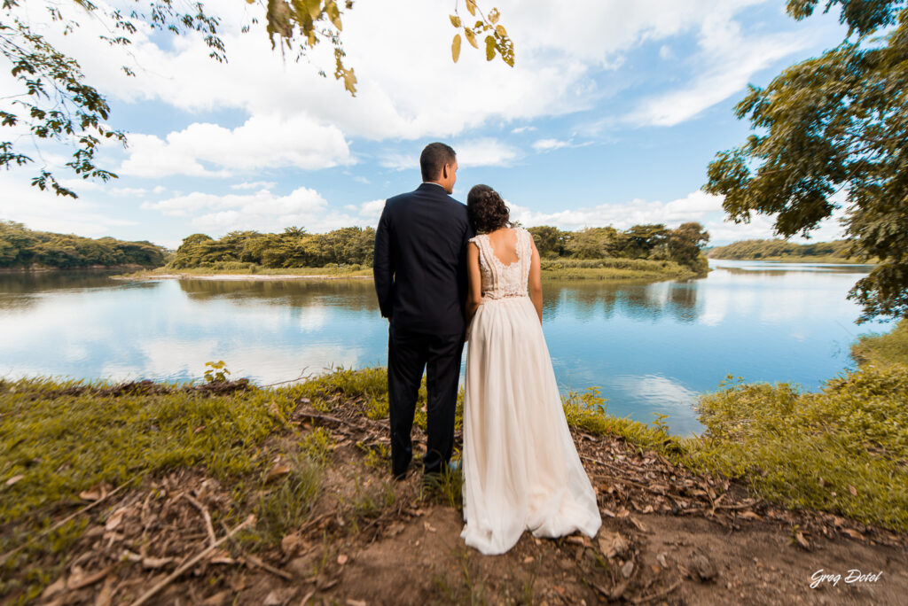 Sesión de fotos de novios o pre boda de Florangel y Cesareo en el las Ruinas de Engombe de Santo Domingo, República Dominicana por el fotografo dominicano Greg Dotel Photography