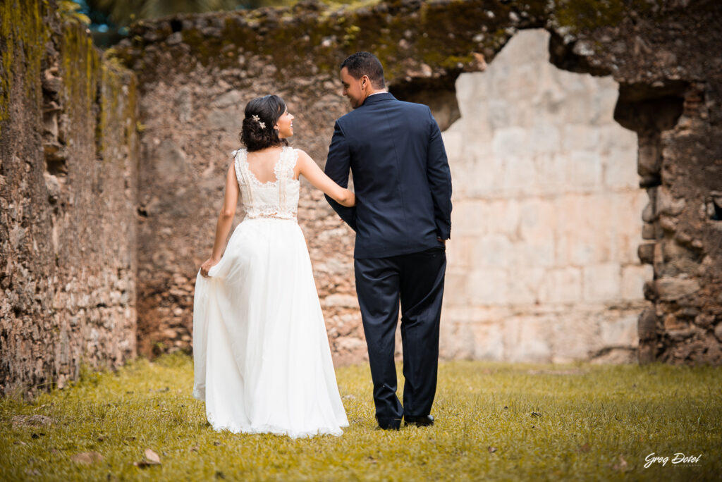 Sesión de fotos de novios o pre boda de Florangel y Cesareo en el las Ruinas de Engombe de Santo Domingo, República Dominicana por el fotografo dominicano Greg Dotel Photography