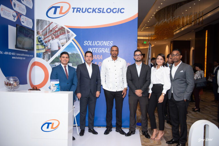 Participación de la empresa Truckslogic Dominicana en el panel de la Revista Mercado de transporte y logística en Santo Domingo, República Dominicana