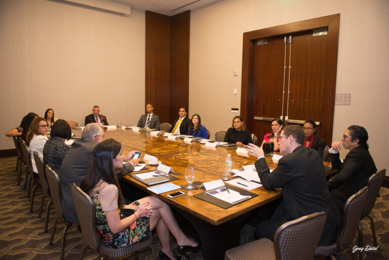 Evento corporativo donde se realizó una mesa de discusión por parte de la Revista Legal500 en la República Dominicana