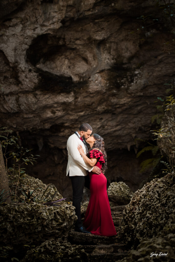 Sesion de fotos de novios o pre boda en el parque Los 3 ojos, Santo Domingo, República Dominicana por el fotógrafo dominicano Greg Dotel
