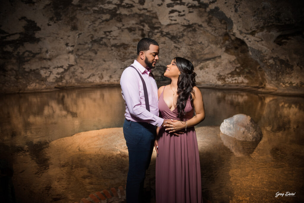 Sesion de fotos de novios o pre boda en el parque Los 3 ojos, Santo Domingo, República Dominicana por el fotógrafo dominicano Greg Dotel