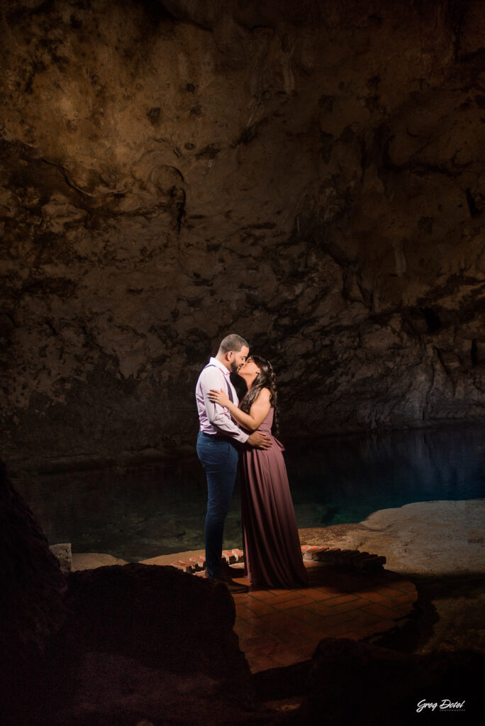 Sesion de fotos de novios o pre boda en el parque Los 3 ojos, Santo Domingo, República Dominicana por el fotógrafo dominicano Greg Dotel