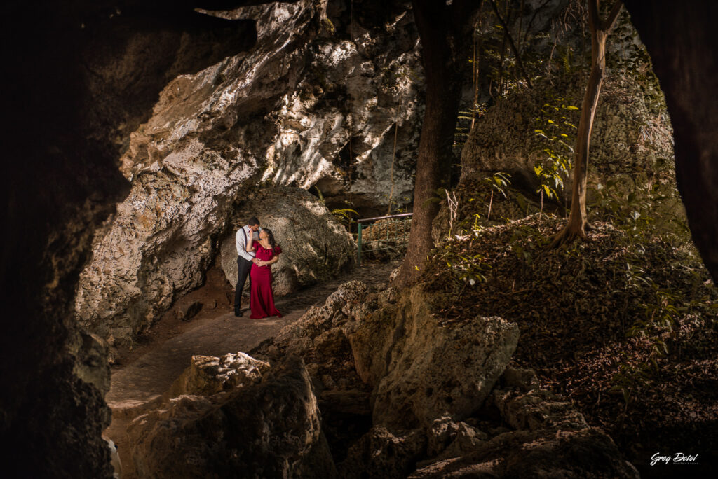 Sesion de fotos de novios o pre boda en el parque Los 3 ojos, Santo Domingo, República Dominicana por el fotógrafo dominicano Greg Dotel