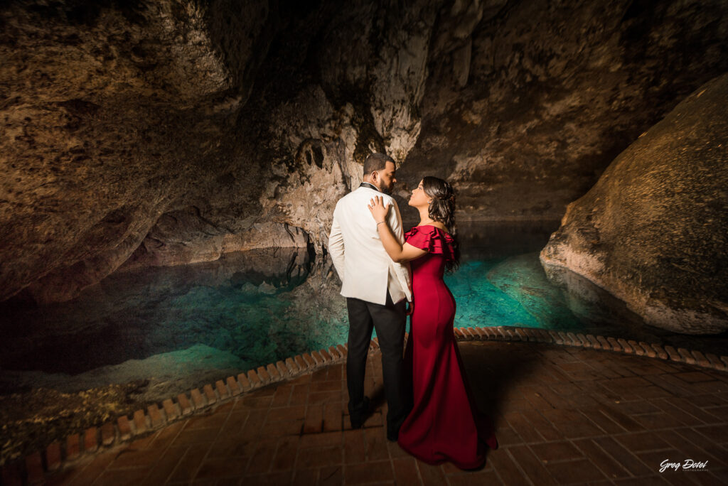 Sesion de fotos de novios o pre boda en el parque Los 3 ojos, Santo Domingo, República Dominicana por el fotógrafo dominicano Greg Dotel