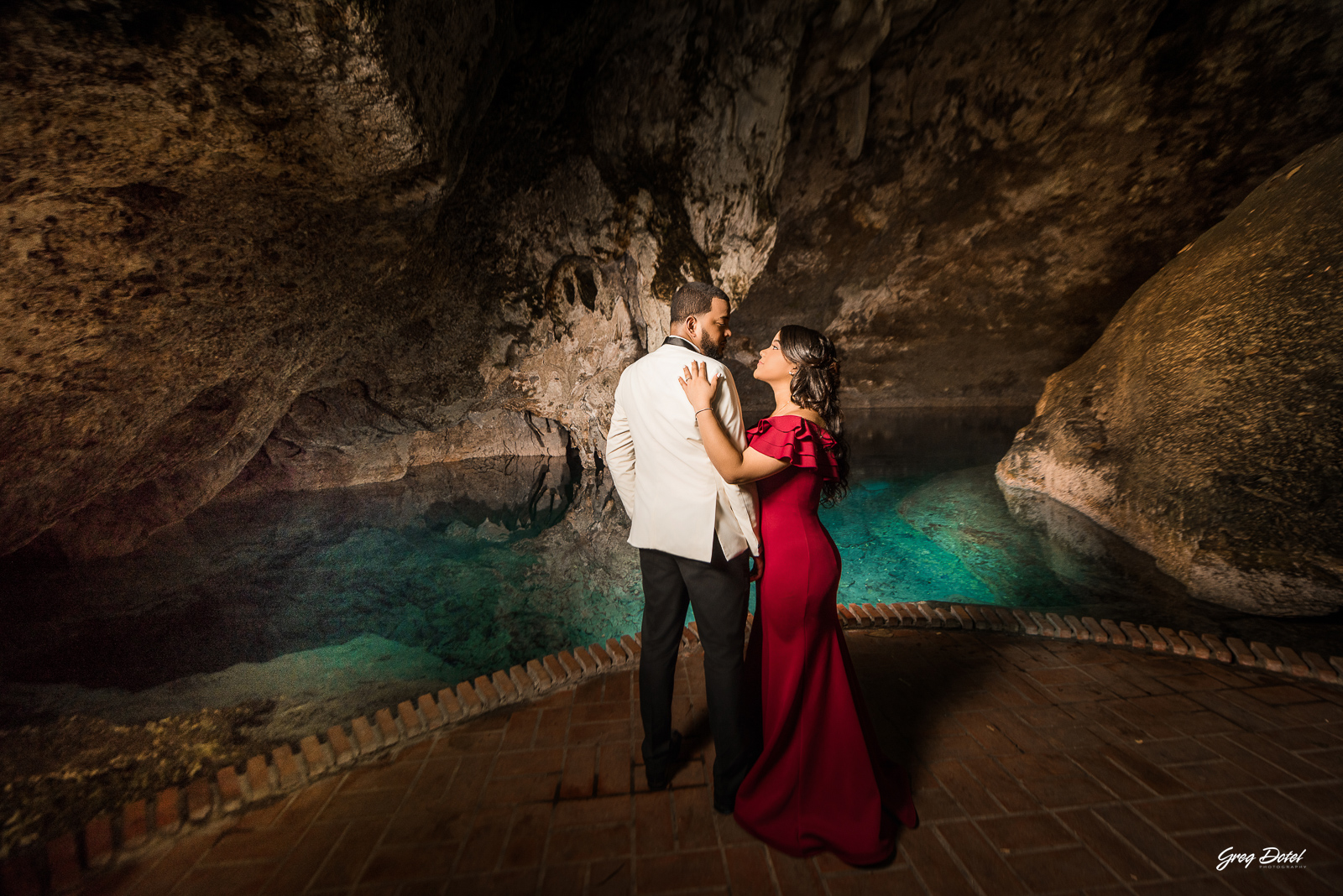 Sesion de fotos de novios o pre boda en el parque Los 3 ojos, Santo Domingo, República Dominicana por el fotógrafo dominicano Greg Dotel