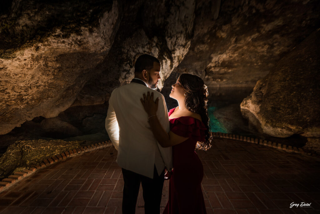 Sesion de fotos de novios o pre boda en el parque Los 3 ojos, Santo Domingo, República Dominicana por el fotógrafo dominicano Greg Dotel
