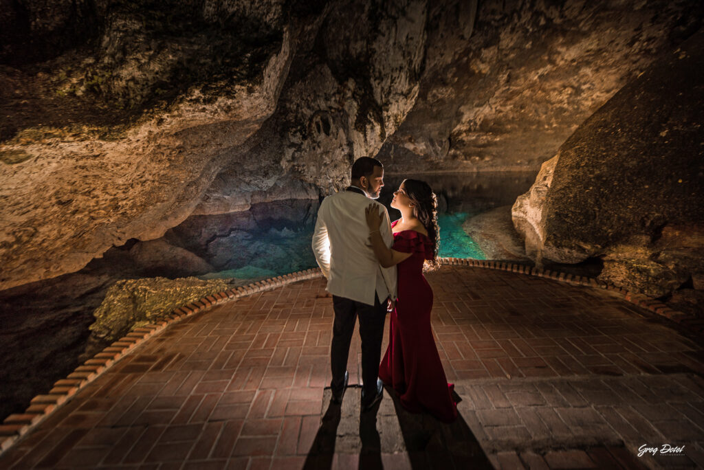 Sesion de fotos de novios o pre boda en el parque Los 3 ojos, Santo Domingo, República Dominicana por el fotógrafo dominicano Greg Dotel