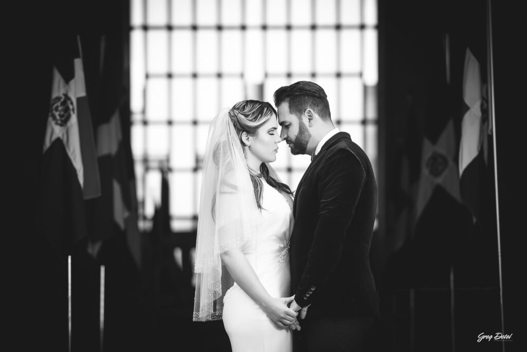 Sesion de fotos de novios o pre boda en la Zona Colonial de Santo Domingo, República Dominicana por el fotógrafo dominicano Greg Dotel