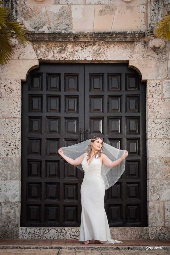 Sesion de fotos de novios o pre boda en la Zona Colonial de Santo Domingo, República Dominicana por el fotógrafo dominicano Greg Dotel
