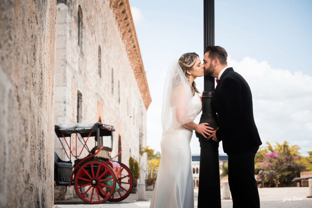 Sesion de fotos de novios o pre boda en la Zona Colonial de Santo Domingo, República Dominicana por el fotógrafo dominicano Greg Dotel
