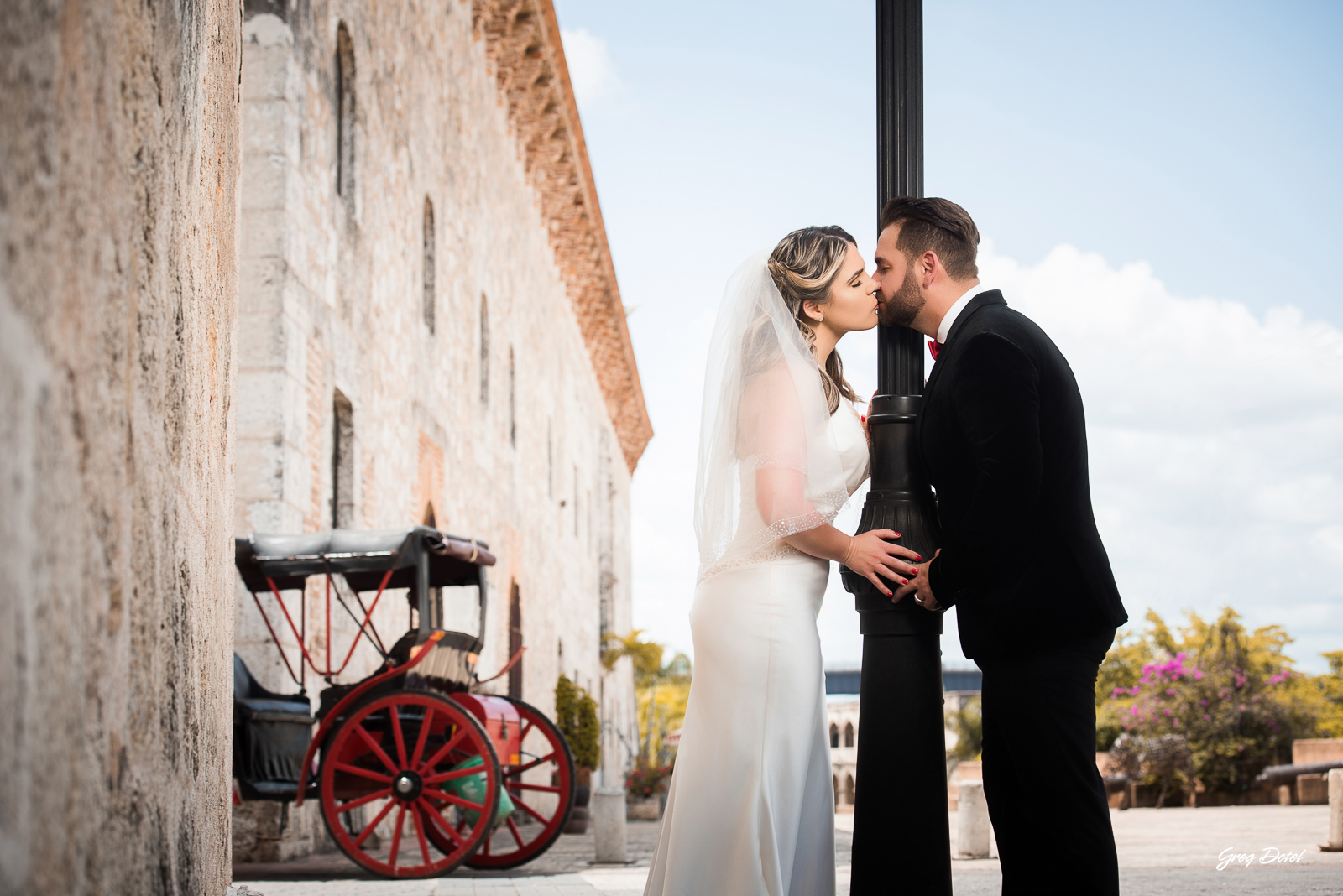 Sesion de fotos de novios o pre boda en la Zona Colonial de Santo Domingo, República Dominicana por el fotógrafo dominicano Greg Dotel