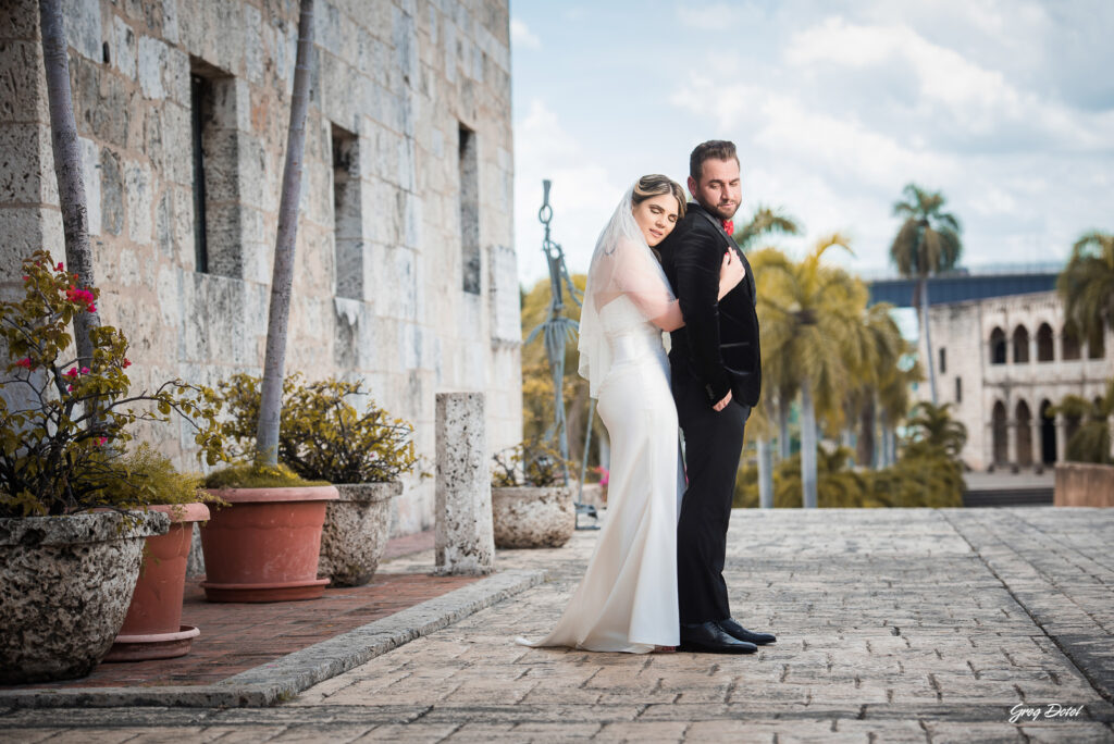 Sesion de fotos de novios o pre boda en la Zona Colonial de Santo Domingo, República Dominicana por el fotógrafo dominicano Greg Dotel