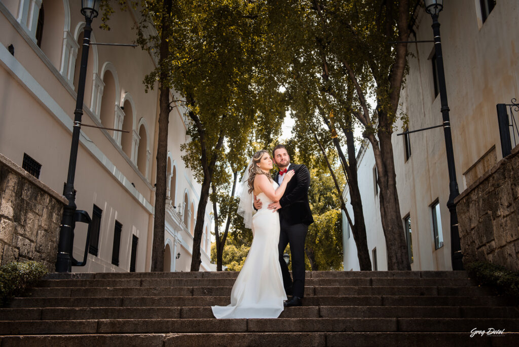 Sesion de fotos de novios o pre boda en la Zona Colonial de Santo Domingo, República Dominicana por el fotógrafo dominicano Greg Dotel