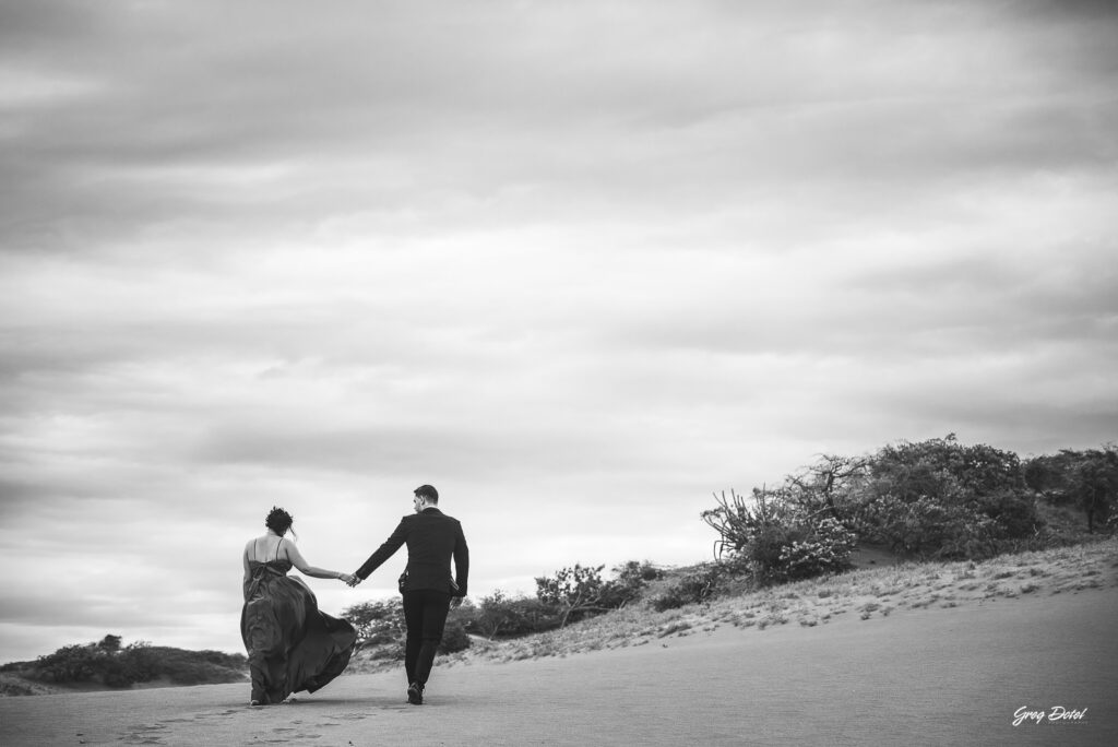 Sesion de fotos de novios o pre boda en Las Dunas de Bani, República Dominicana por el fotógrafo dominicano Greg Dotel