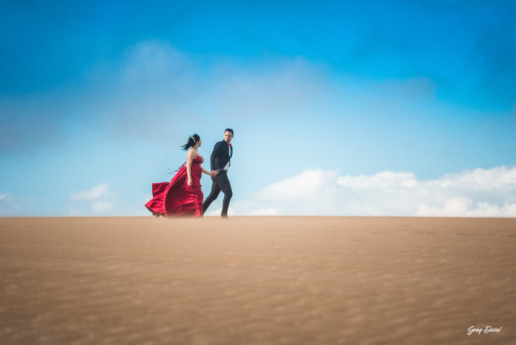 Sesion de fotos de novios o pre boda en Las Dunas de Bani, República Dominicana por el fotógrafo dominicano Greg Dotel