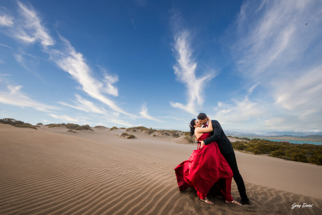 Sesion de fotos de novios o pre boda en Las Dunas de Bani, República Dominicana por el fotógrafo dominicano Greg Dotel