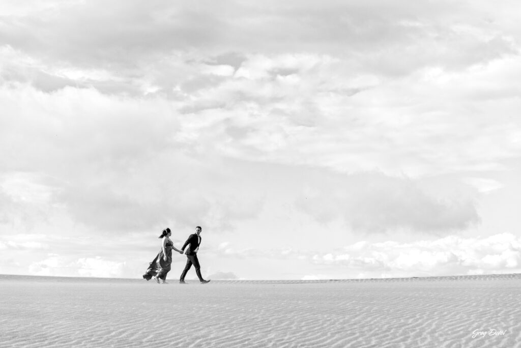 Sesion de fotos de novios o pre boda en Las Dunas de Bani, República Dominicana por el fotógrafo dominicano Greg Dotel